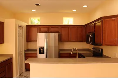 7803 33rd Street E, Sarasota, FL 34243 - Photo 2