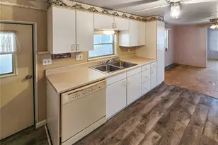 3220 Sweet Gum Terrace, Sarasota, FL 34237 - Photo 4