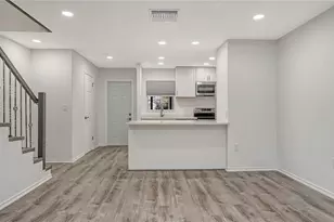 3310 Ramblewood Pl, Sarasota, FL 34237 - Photo 8