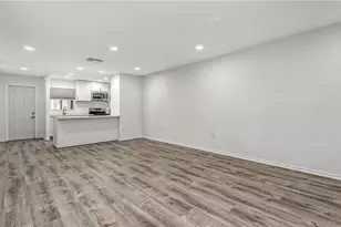 3310 Ramblewood Pl, Sarasota, FL 34237 - Photo 10