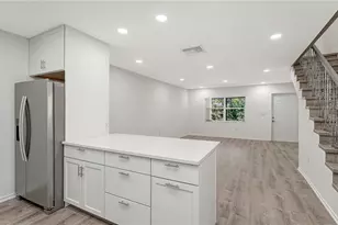 3310 Ramblewood Pl, Sarasota, FL 34237 - Photo 4