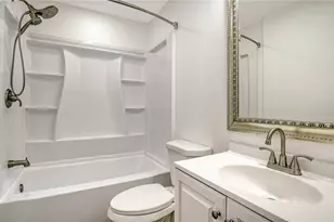 3310 Ramblewood Pl, Sarasota, FL 34237 - Photo 20