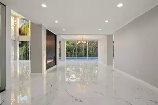 4942 Hubner Cir, Sarasota, FL 34241 - Photo 10