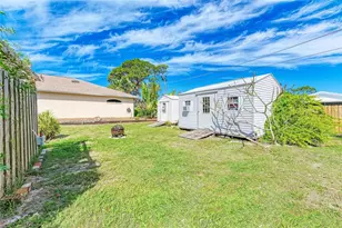 1885 Vamo Dr, Sarasota, FL 34231 - Photo 24