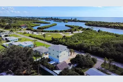 4705 Lemon Bay Drive, Venice, FL 34293 - Photo 4