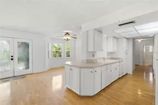 4662 Beacon Dr, Sarasota, FL 34232 - Photo 8