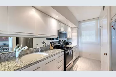 1085 Gulf Of Mexico Drive #404, Longboat Key, FL 34228 - Photo 10