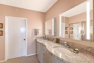 1085 Gulf of Mexico Dr, Longboat Key, FL 34228 - Photo 16