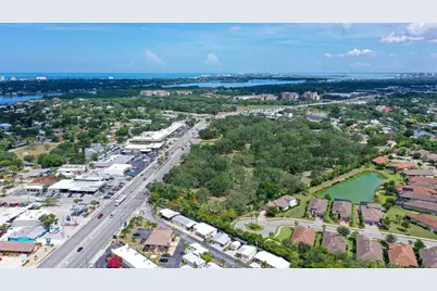 200 Southwinds Drive, Sarasota, FL 34231 - Photo 8