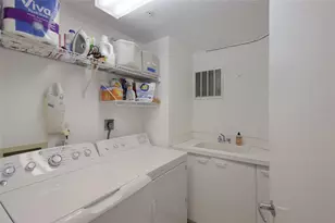 1800 Benjamin Franklin Dr, Sarasota, FL 34236 - Photo 34