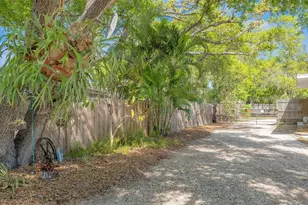 3818 Gocio Rd, Sarasota, FL 34235 - Photo 50