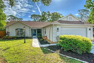 4668 Hamlets Grv Dr, Sarasota, FL 34235 - Photo 2