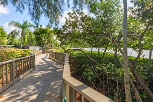 1520 Pelican Point Dr, Sarasota, FL 34231 - Photo 24