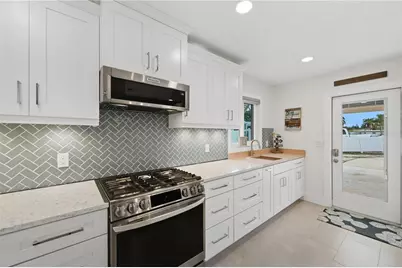 211 21st Street NE, Bradenton, FL 34208 - Photo 12