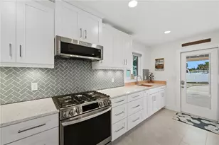 211 21st St NE, Bradenton, FL 34208 - Photo 12