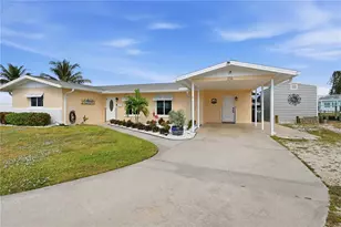 211 21st St NE, Bradenton, FL 34208 - Photo 2