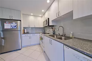 5257 Myrtle Way, Sarasota, FL 34235 - Photo 6