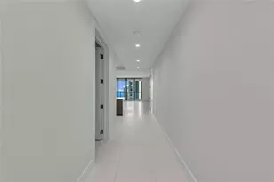 275 1st Ave S, Saint Petersburg, FL 33701 - Photo 8