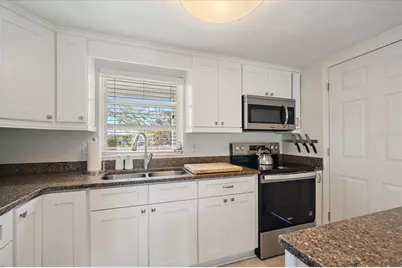 2650 Leafy Lane, Sarasota, FL 34239 - Photo 18