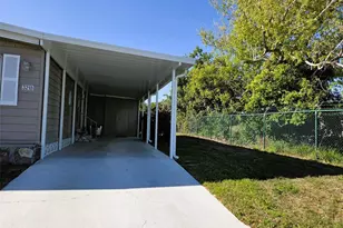 3218 Oakwood Blvd S, Sarasota, FL 34237 - Photo 4