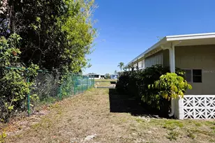 3218 Oakwood Blvd S, Sarasota, FL 34237 - Photo 36