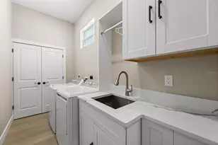 2311 Sandrala Dr, Sarasota, FL 34231 - Photo 32