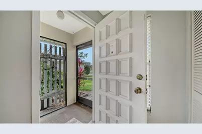 4103 Center Gate Boulevard #2, Sarasota, FL 34233 - Photo 2