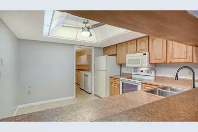 4103 Center Gate Boulevard #2, Sarasota, FL 34233 - Photo 8