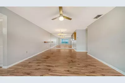 4103 Center Gate Boulevard #2, Sarasota, FL 34233 - Photo 4