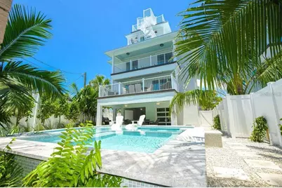 332 Avenida De Mayo, Sarasota, FL 34242 - Photo 2