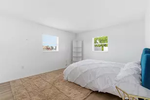 2227 Montclair Dr, Sarasota, FL 34231 - Photo 14
