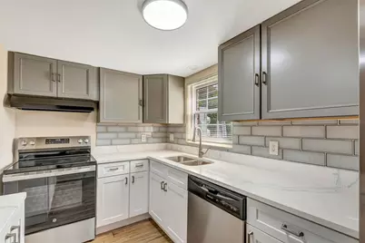 1122 84th Terrace N #A, Saint Petersburg, FL 33702 - Photo 4