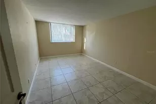 2650 Coconut Bay Ln Ln, Sarasota, FL 34237 - Photo 6