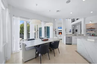 7755 Holiday Drive N, Sarasota, FL 34231 - Photo 10