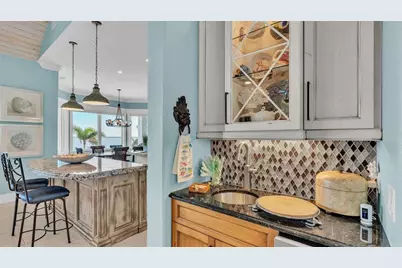 635 Key Royale Drive, Holmes Beach, FL 34217 - Photo 62