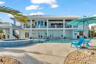 635 Key Royale Dr, Holmes Beach, FL 34217 - Photo 28