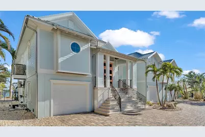 635 Key Royale Drive, Holmes Beach, FL 34217 - Photo 6