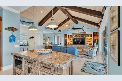 635 Key Royale Drive, Holmes Beach, FL 34217 - Photo 68