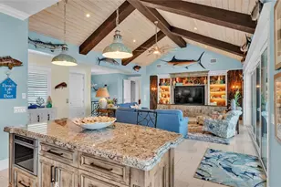 635 Key Royale Dr, Holmes Beach, FL 34217 - Photo 68