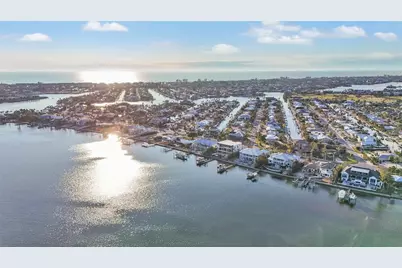 635 Key Royale Drive, Holmes Beach, FL 34217 - Photo 12