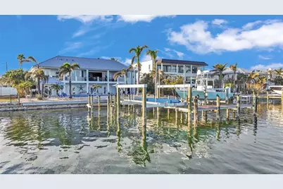 635 Key Royale Drive, Holmes Beach, FL 34217 - Photo 10