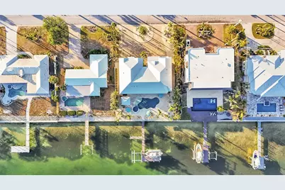 635 Key Royale Drive, Holmes Beach, FL 34217 - Photo 8