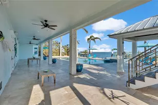 635 Key Royale Dr, Holmes Beach, FL 34217 - Photo 18