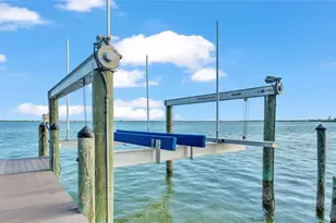 635 Key Royale Dr, Holmes Beach, FL 34217 - Photo 32