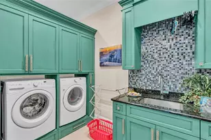 635 Key Royale Dr, Holmes Beach, FL 34217 - Photo 72