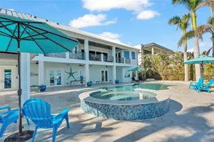 635 Key Royale Dr, Holmes Beach, FL 34217 - Photo 24