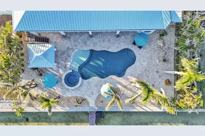 635 Key Royale Drive, Holmes Beach, FL 34217 - Photo 14