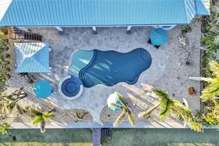 635 Key Royale Dr, Holmes Beach, FL 34217 - Photo 14