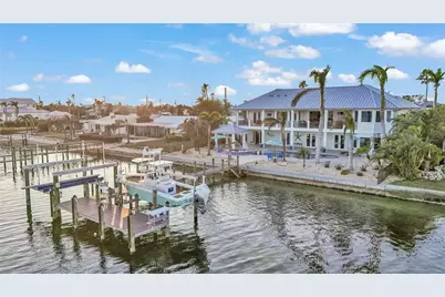 635 Key Royale Drive, Holmes Beach, FL 34217 - Photo 16