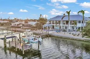 635 Key Royale Dr, Holmes Beach, FL 34217 - Photo 16